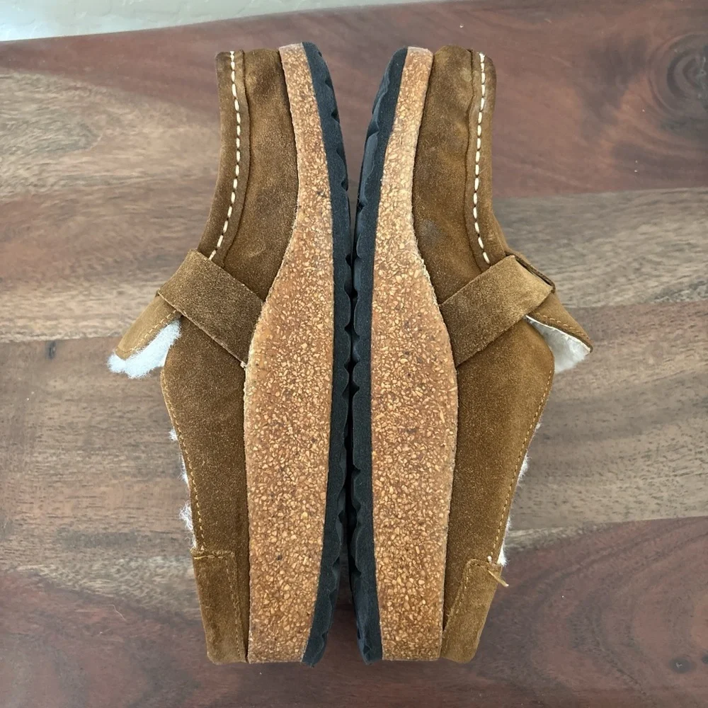 Birkenstock kids Tan Suede Slip-On Loafers. 35 US 3.5